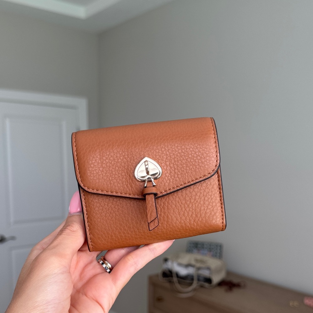 Kate Spade Marti pebbled Wallet with Heart Clasp
